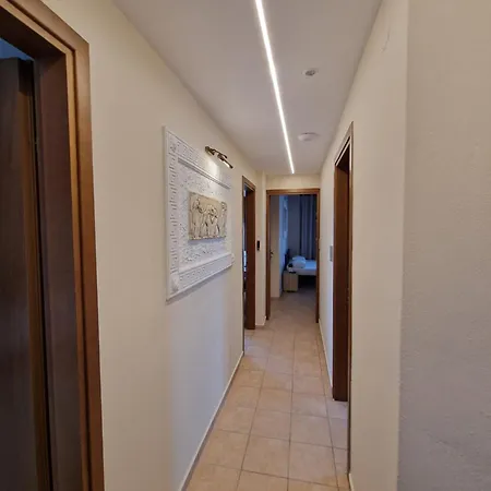 Top Rooms Apartament *